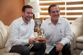Foreign ministers of Panama and Equador wearing guayabera shirts – Best Places In The World To Retire – International Living